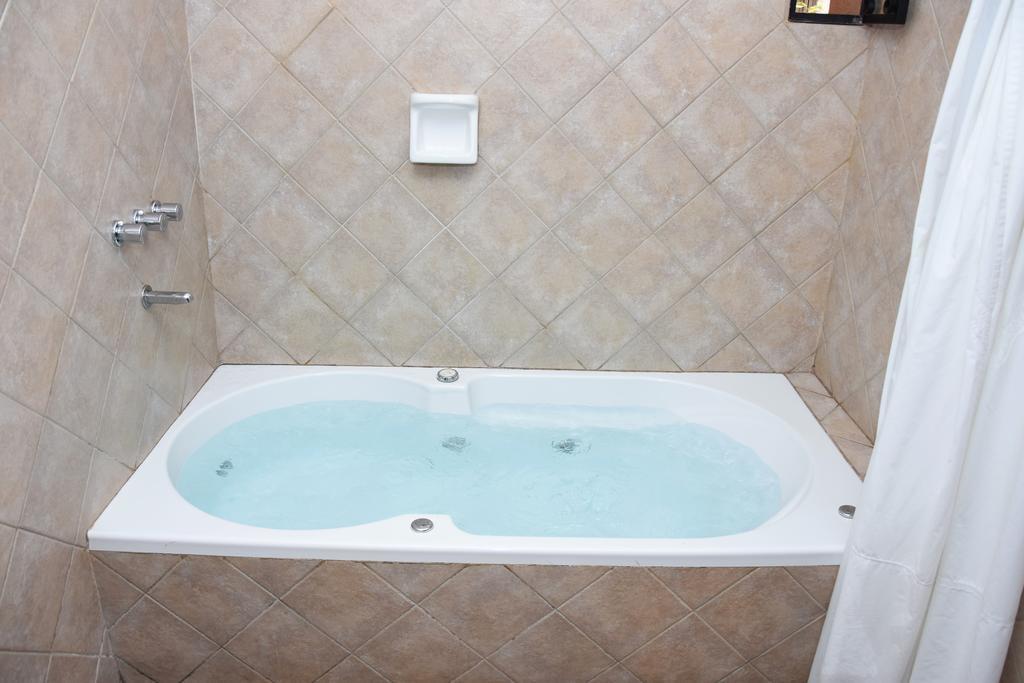 Hotel San Francisco Салта Екстериор снимка