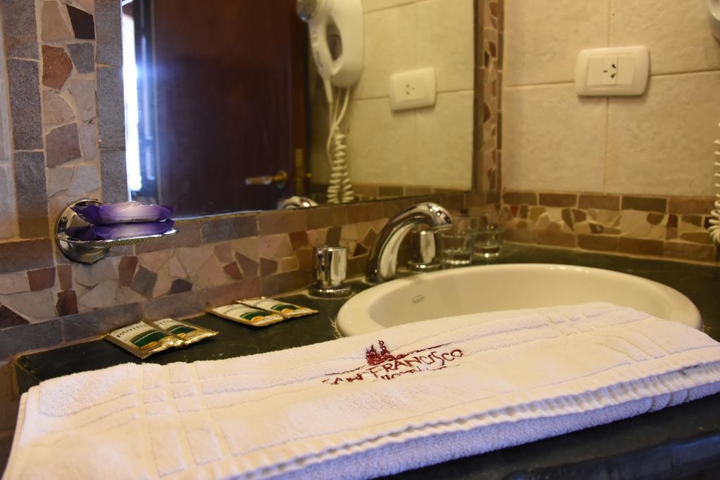 Hotel San Francisco Салта Екстериор снимка